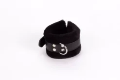 Szőrmés bilincs fekete Handcuff design made in calf softy leather