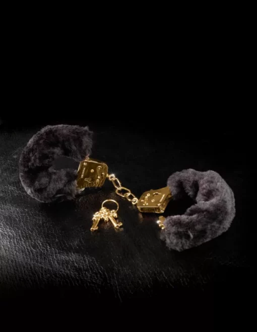 Deluxe furry cuffs gold/black