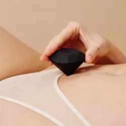 Fekete gyémánt alakú vibrátor Twenty One Vibrating Diamond limited edition matte black